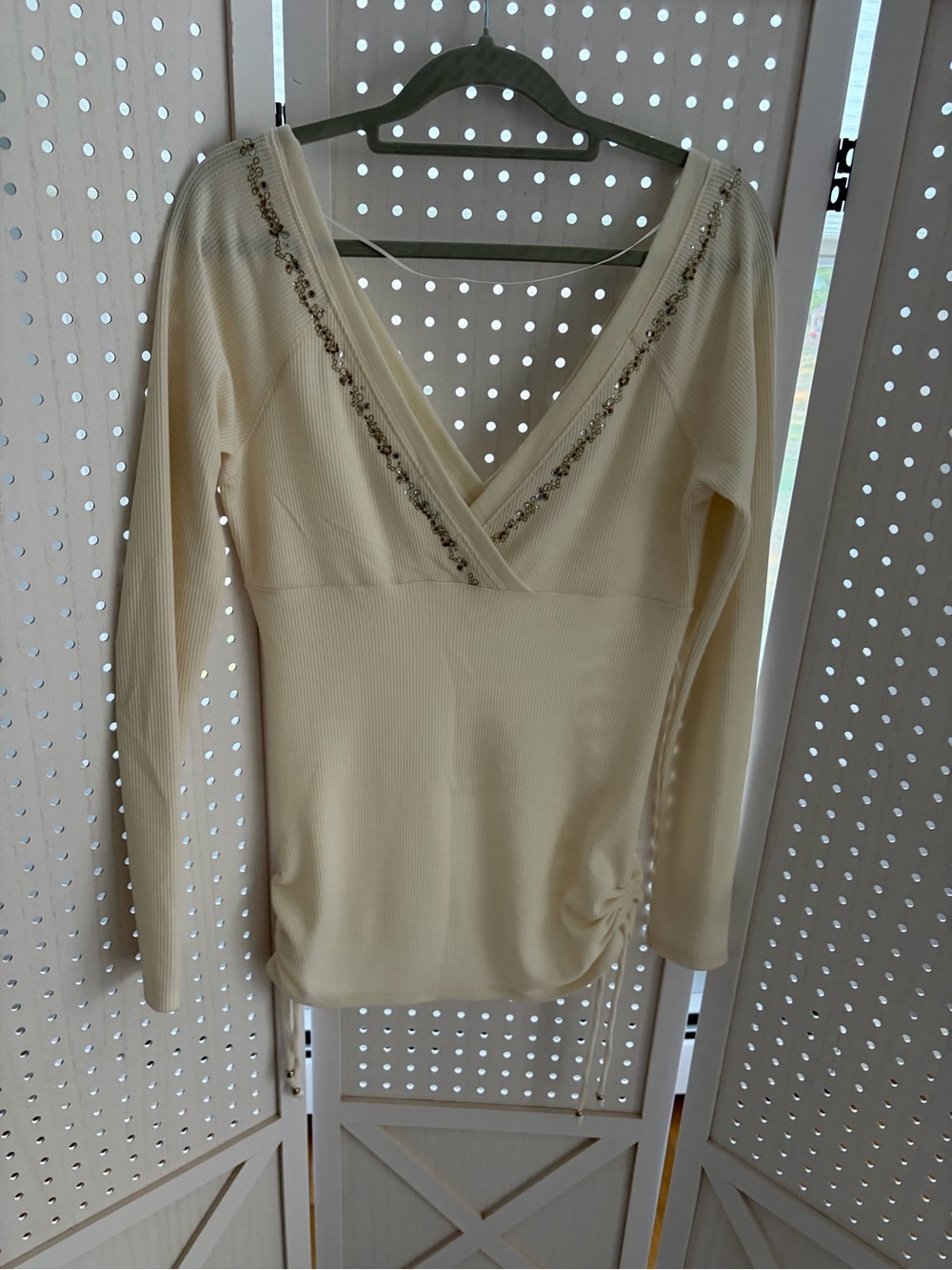 Vintage Guess Women's Cream V-Neck Embellished Long Sleeve Top